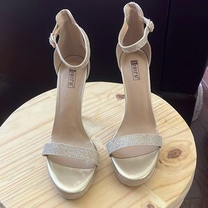 Gold heels size 10.  JT-A